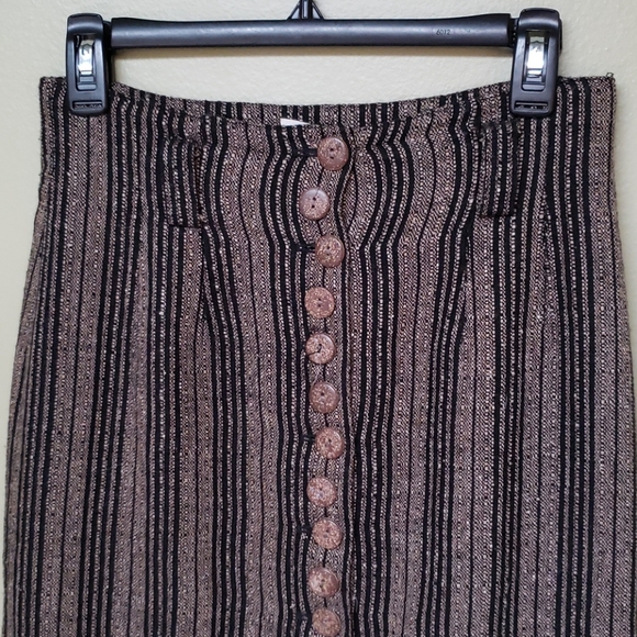B&P Pencil Skirt with Wooden Buttons and Slit - Picture 2 of 7